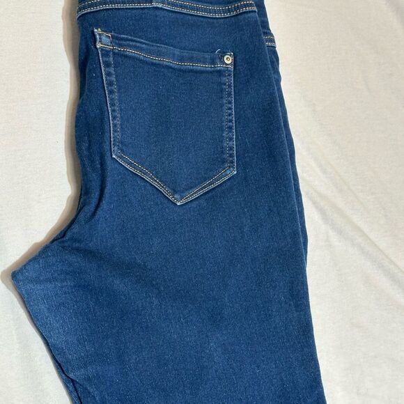 I.N.C. INTERNATIONAL CONCEPTS
Women's Pull-On Flare-Leg Jeans, cut-offs - Picture 6 of 7